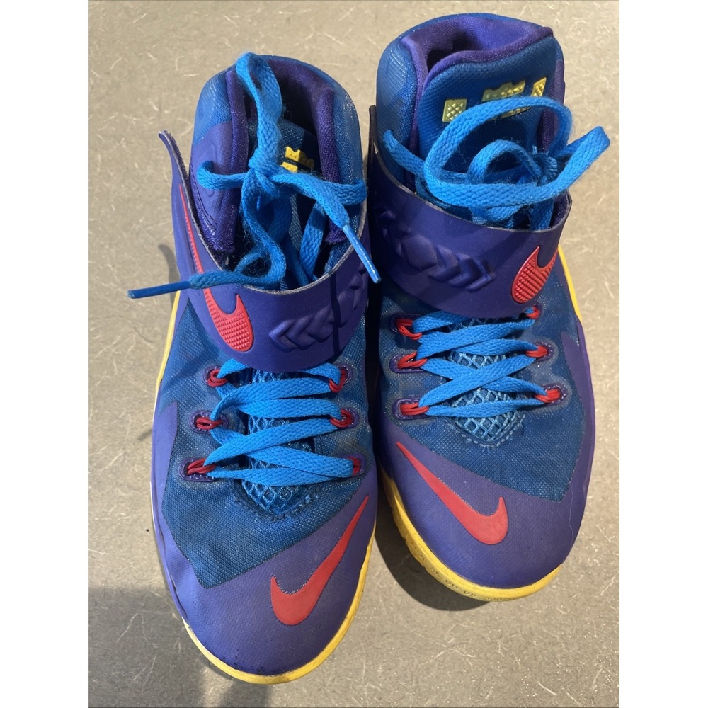 Nike Lebron Soldier VIII‎ Size 5.5 Youth